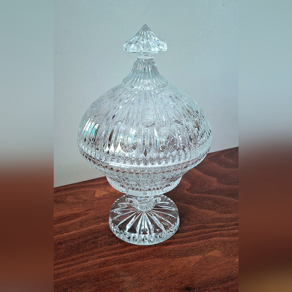 Candy box on foot in Lausitzer Glas crystal